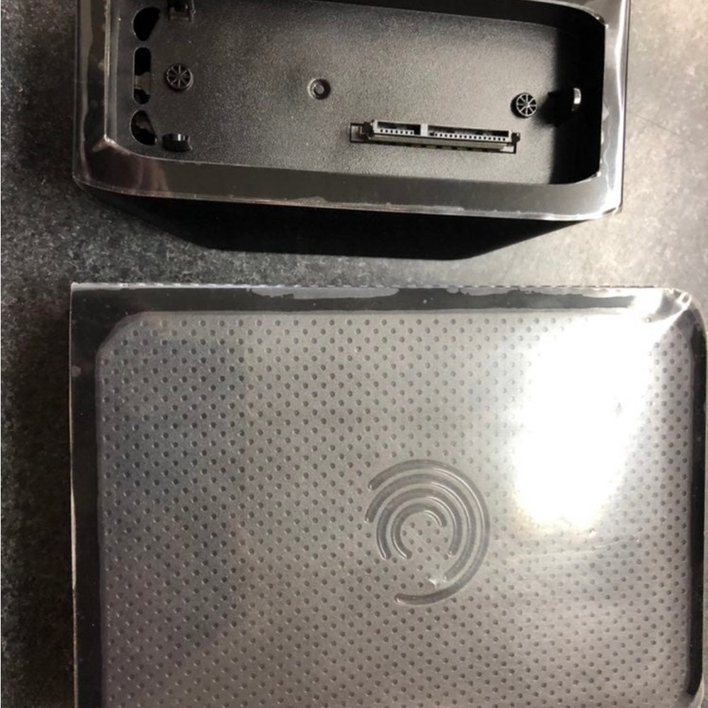 Seagate FreeAgent Go Flex Desk - 1TB - New